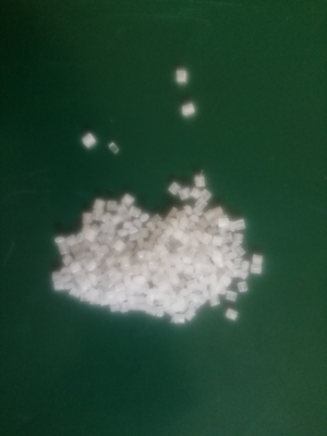 White Electret Master Batch And pp Mixer 25kg/Bag  Meltblown Nonwoven Fabric Mixer material for Mask 2.2-2.8KV