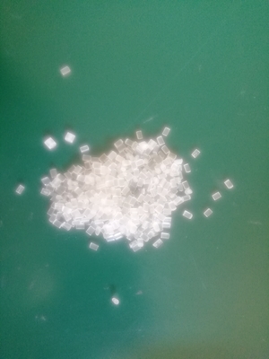 White Electret Master Batch And pp Mixer 25kg/Bag  Meltblown Nonwoven Fabric Mixer material for Mask 2.2-2.8KV